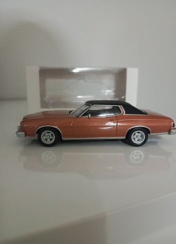 Ford gran torino 1974 1:43 1/43