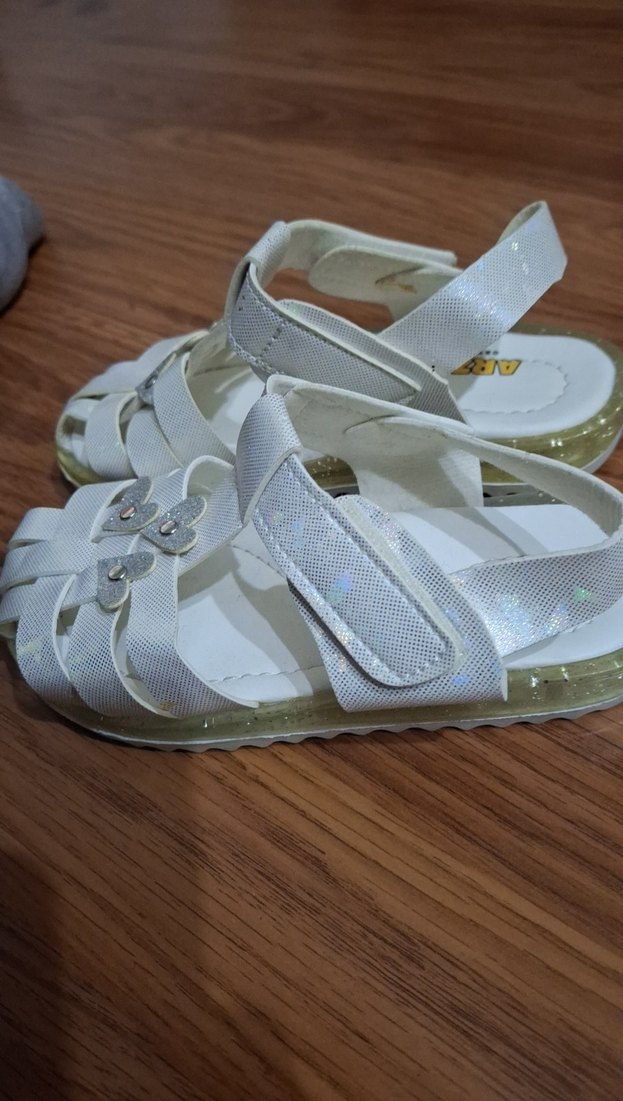 Beyaz Parlak Kız Çocuk Sandaletleri - Görsel 4