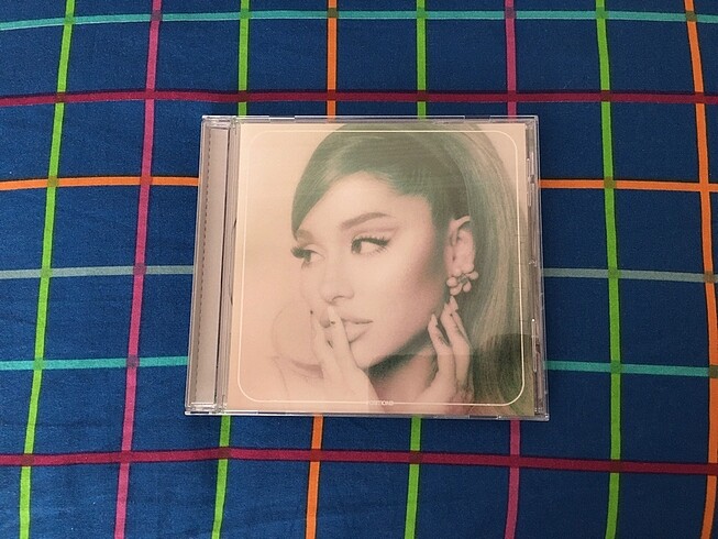 Ariana Grande - Positions