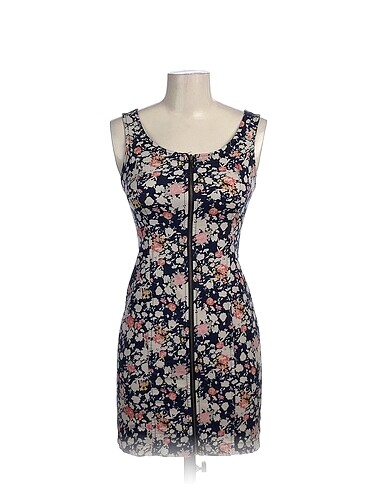 PreLoved Kısa Elbise %70 İndirimli.