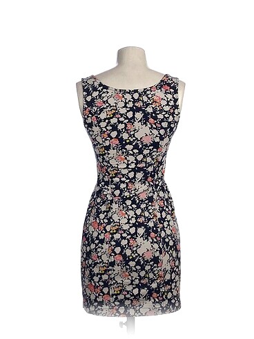 36 Beden PreLoved Kısa Elbise %70 İndirimli.