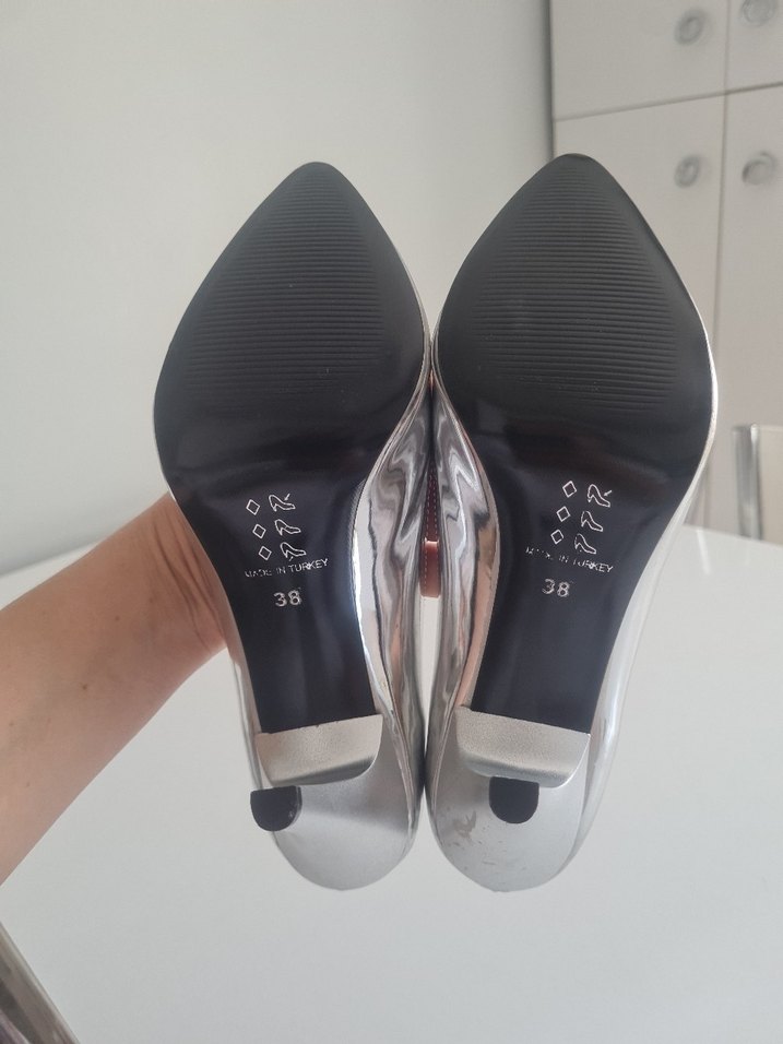 Gri Parlak Metal Stiletto Kadın Topuklu Ayakkabı - Görsel 4