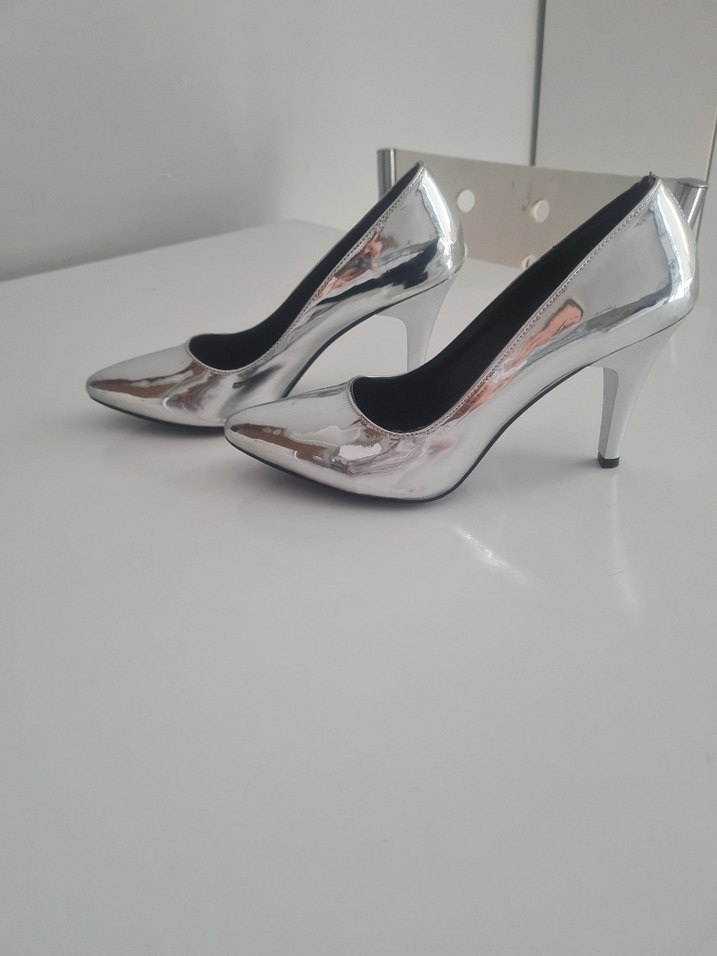 Gri Parlak Metal Stiletto Kadın Topuklu Ayakkabı - Görsel 3