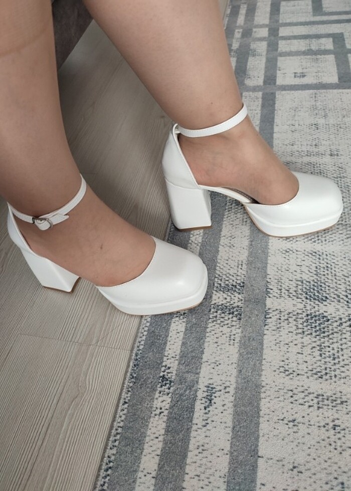 Beyaz kalın topuklu ayakkabı - Görsel 4