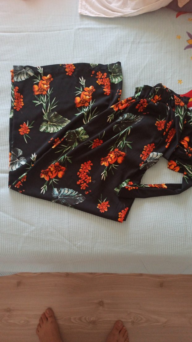 Çiçek Desenli Askılı bol paçalı alt üst takim - Görsel 4