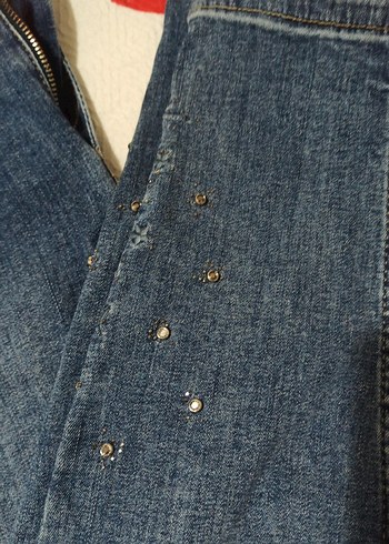 Düğmeli Nakışlı taşlı Mavi Kadın Kot Pantolon - Görsel 2