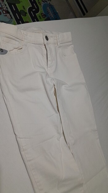 LC Waikiki Erkek pantolon paça kısmında minik lekeler var sanırım çıkar so
