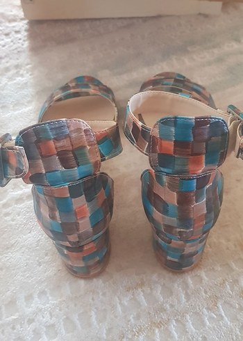 36 Beden Kadın Çok Renkli Bağcıklı Topuklu Sandalet
