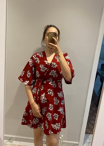 Kırmızı Çiçek Desenli V Yaka Midi Elbise - Görsel 4