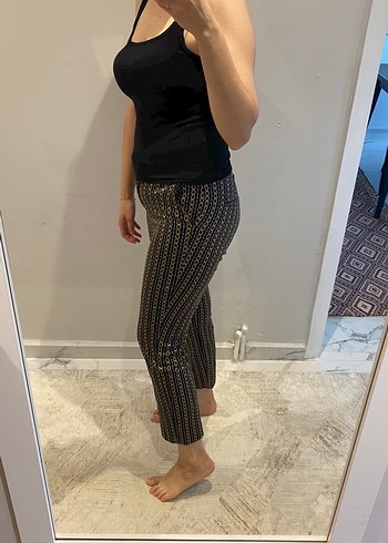 Zincir Detaylı  Desenli Kadın Kumaş Pantolon - Görsel 4