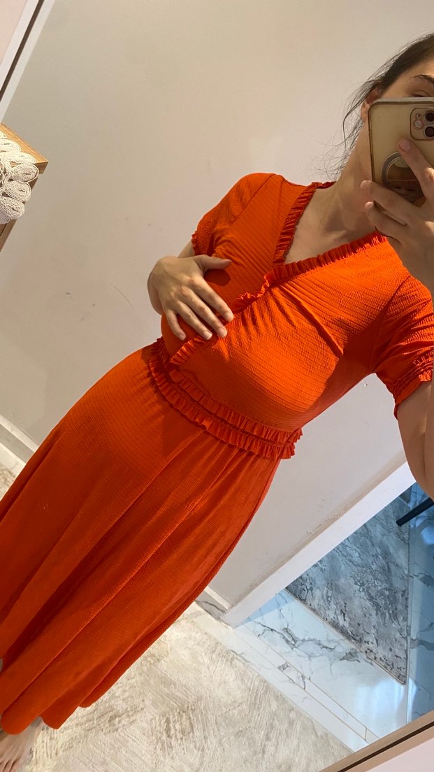 Turuncu V Yakalı Piliseli Midi Elbise - Görsel 2