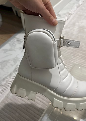 Tokalı Beyaz Platform Topuklu Kadın Bot - Görsel 3