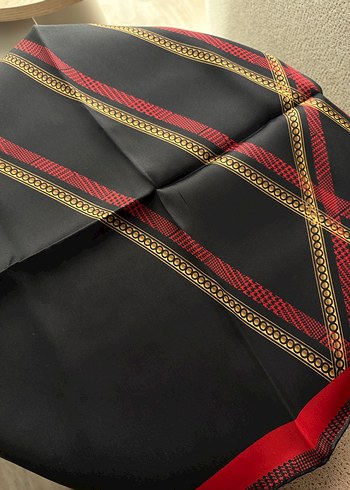 Klasik Siyah Kadın Eşarp - Görsel 3