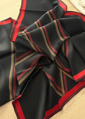 Klasik Siyah Kadın Eşarp - Görsel 2