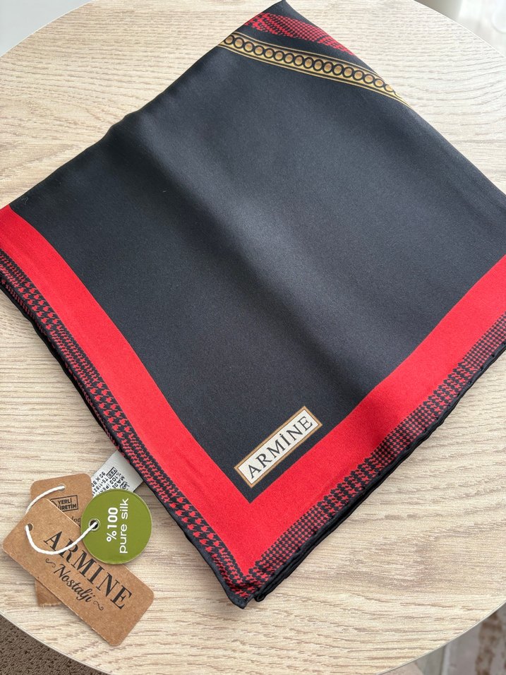 Klasik Siyah Kadın Eşarp - Görsel 4