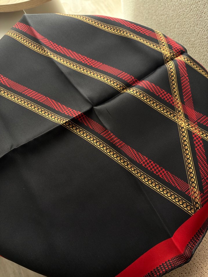 Klasik Siyah Kadın Eşarp - Görsel 3