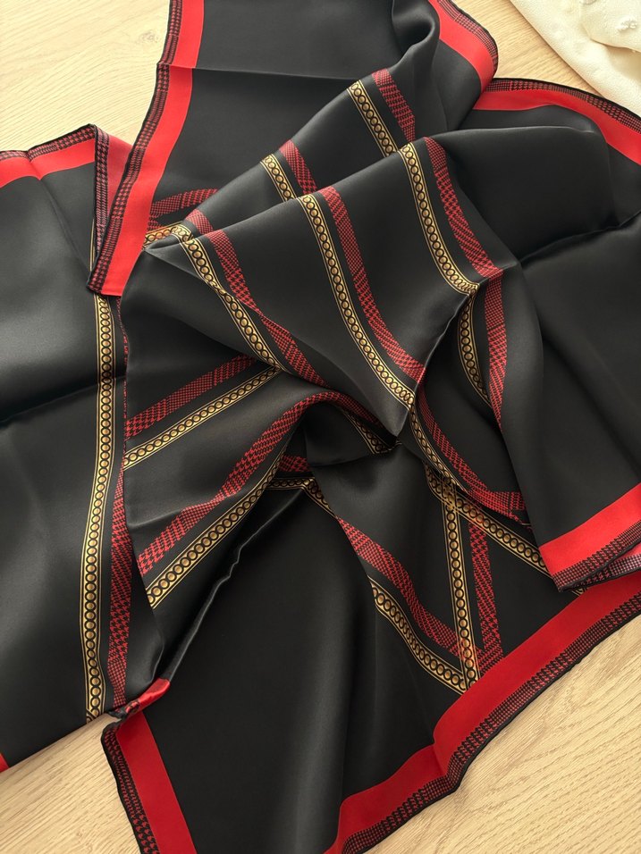 Klasik Siyah Kadın Eşarp - Görsel 2