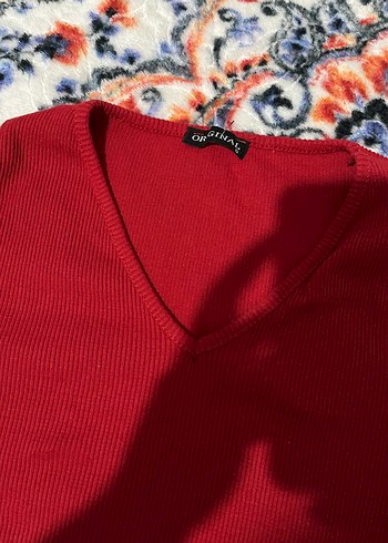 Kırmızı V Yakalı Kadın Kısa Kollu Tişört - Görsel 4