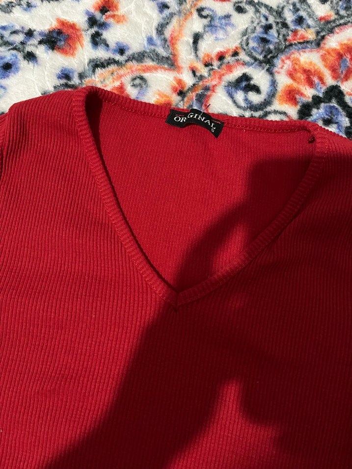 Kırmızı V Yakalı Kadın Kısa Kollu Tişört - Görsel 4