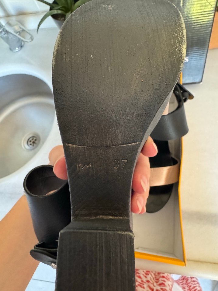 DERIMOD Siyah Dolgu Topuklu Kadın Sandalet - Görsel 3