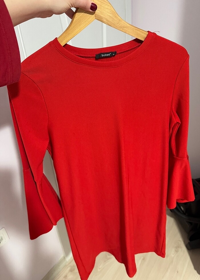 Kırmızı elbise - Görsel 2