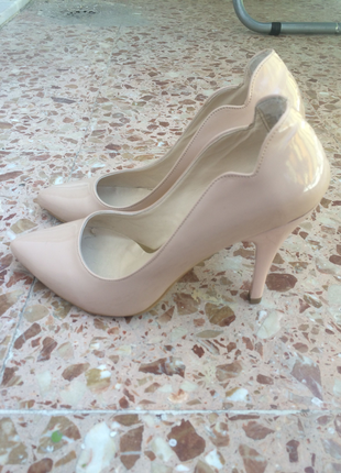 Pudra pembesi stiletto