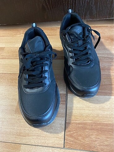 Kinetix Rahat tabanlı spor ayakkabı unisex 40-41
