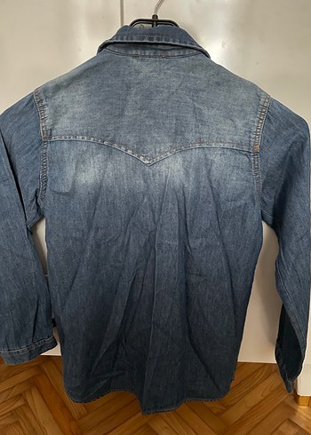 Koton Nakışlı Düğmeli Mavi Denim Gömlek