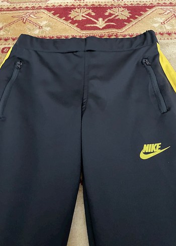 Nike Sarı Şeritli Nike bayan eşofmanı