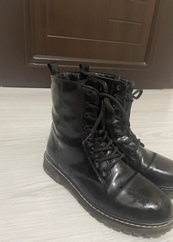 Siyah Rugan Bağcıklı Topuklu Bot - Görsel 3