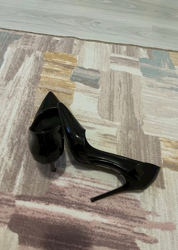 Siyah Parlak Rugan Stiletto Topuklu Kadın Ayakkabı - Görsel 3