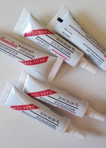 Renkli Suya Dayanıklı Kirpik Yapıştırıcısı - Görsel 3