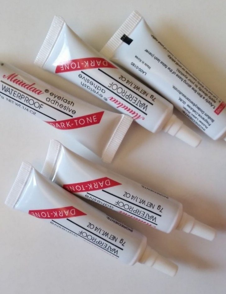 Renkli Suya Dayanıklı Kirpik Yapıştırıcısı - Görsel 3