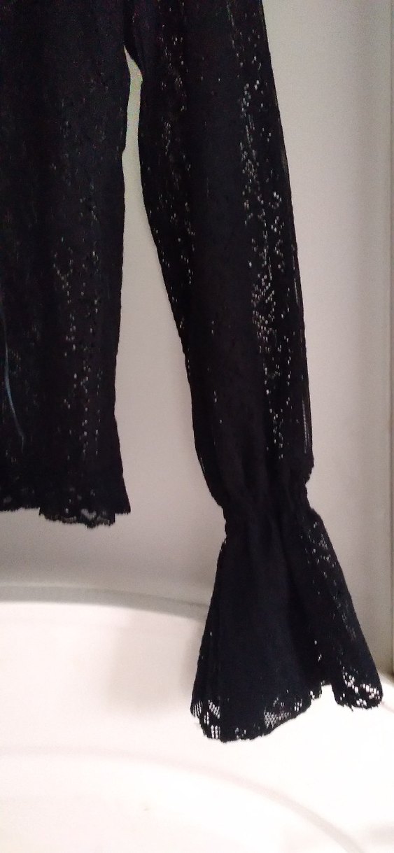 Dantel Detaylı Siyah V Yaka Uzun Kollu Bluz - Görsel 4