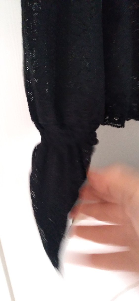 Dantel Detaylı Siyah V Yaka Uzun Kollu Bluz - Görsel 3