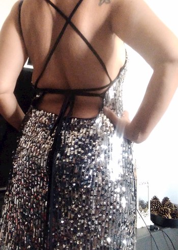 H&M Parlak Pullu Straplez Midi Elbise
