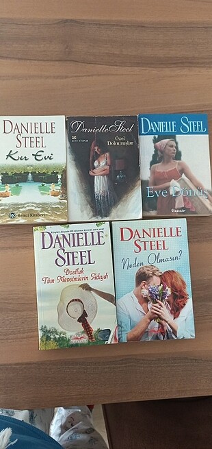 Danielle Steel set