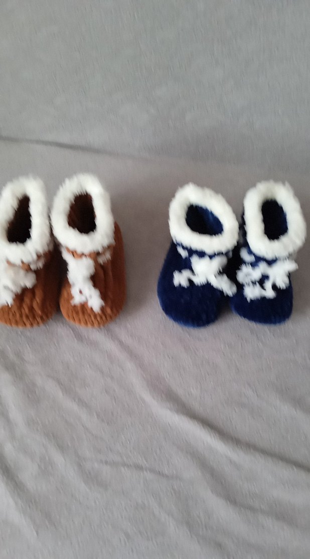 Kahverengi Nakışlı Erkek Bebek Örgü Patik - Görsel 2