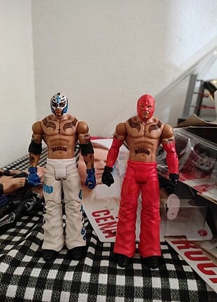 Kırmızı Rey Mysterio ve Batista 