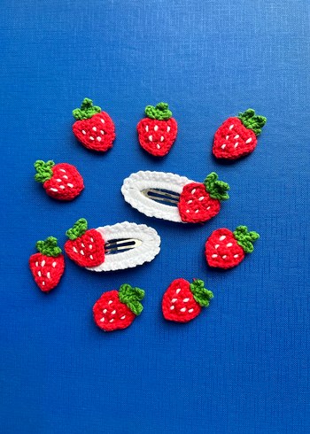 Renkli Nakışlı Örgü Çilek Toka Seti - Görsel 2