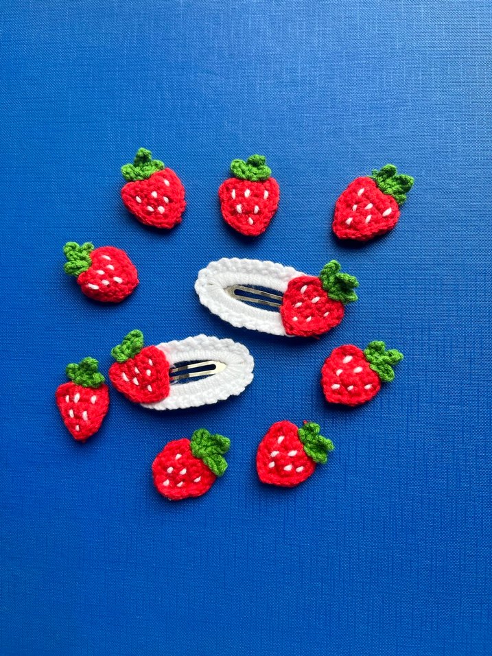 Renkli Nakışlı Örgü Çilek Toka Seti - Görsel 2