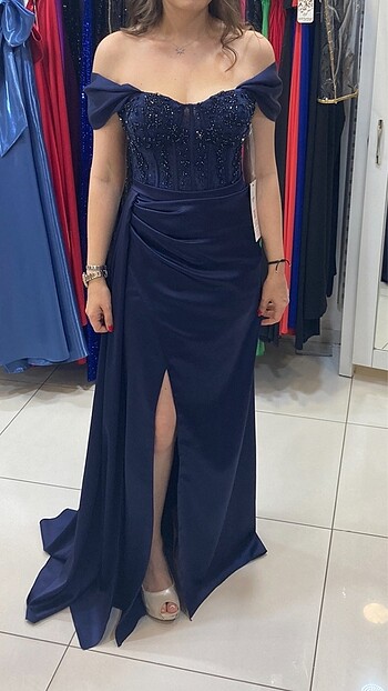 Nişan elbisesi