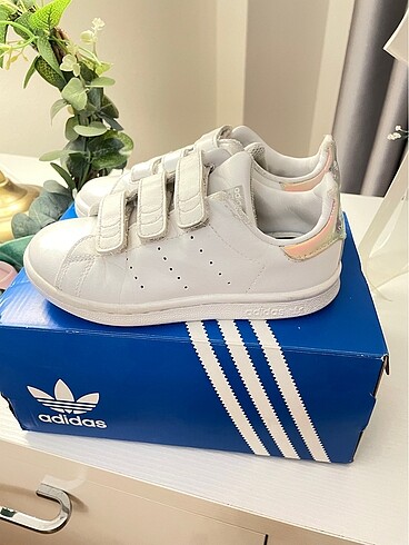 28 Beden Adidas çocuk ayakkabı