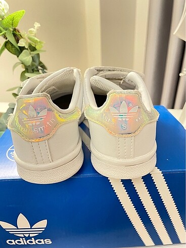 28 Beden beyaz Renk Adidas çocuk ayakkabı