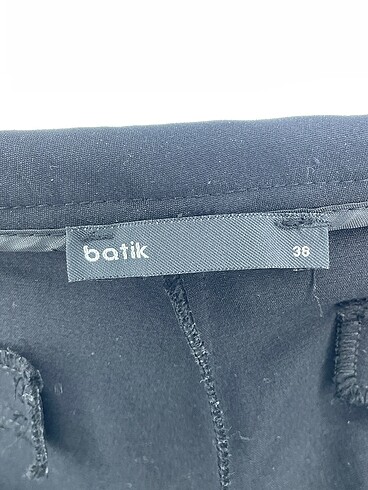 38 Beden siyah Renk Batik Düz Kesim %70 İndirimli.