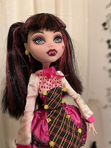  Beden Draculaura
