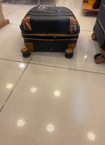 Büyük boy valiz