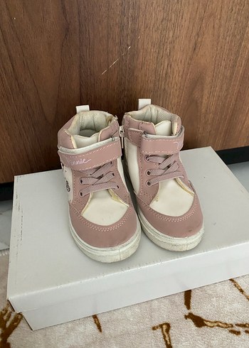 Kız Çocuk Pembe Cırt Cırtlı Spor Ayakkabı