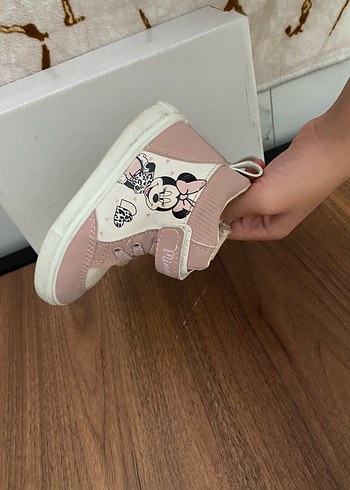 LC Waikiki Kız Çocuk Pembe Cırt Cırtlı Spor Ayakkabı