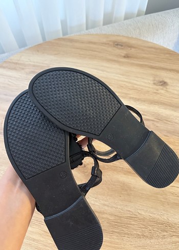 Boncuk İşlemeli Siyah Dolgu Topuklu Kadın Sandalet - Görsel 5